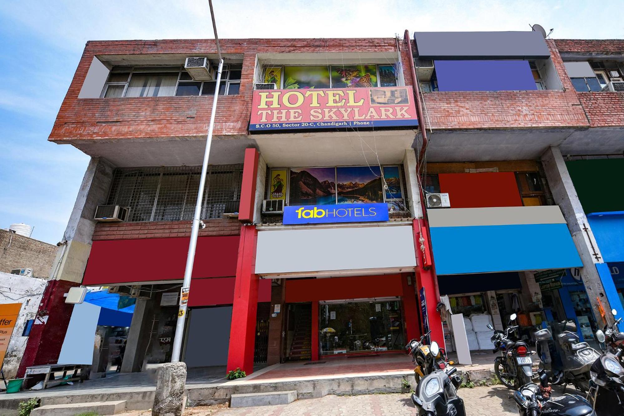 Fabexpress Skylark Hotel 2*