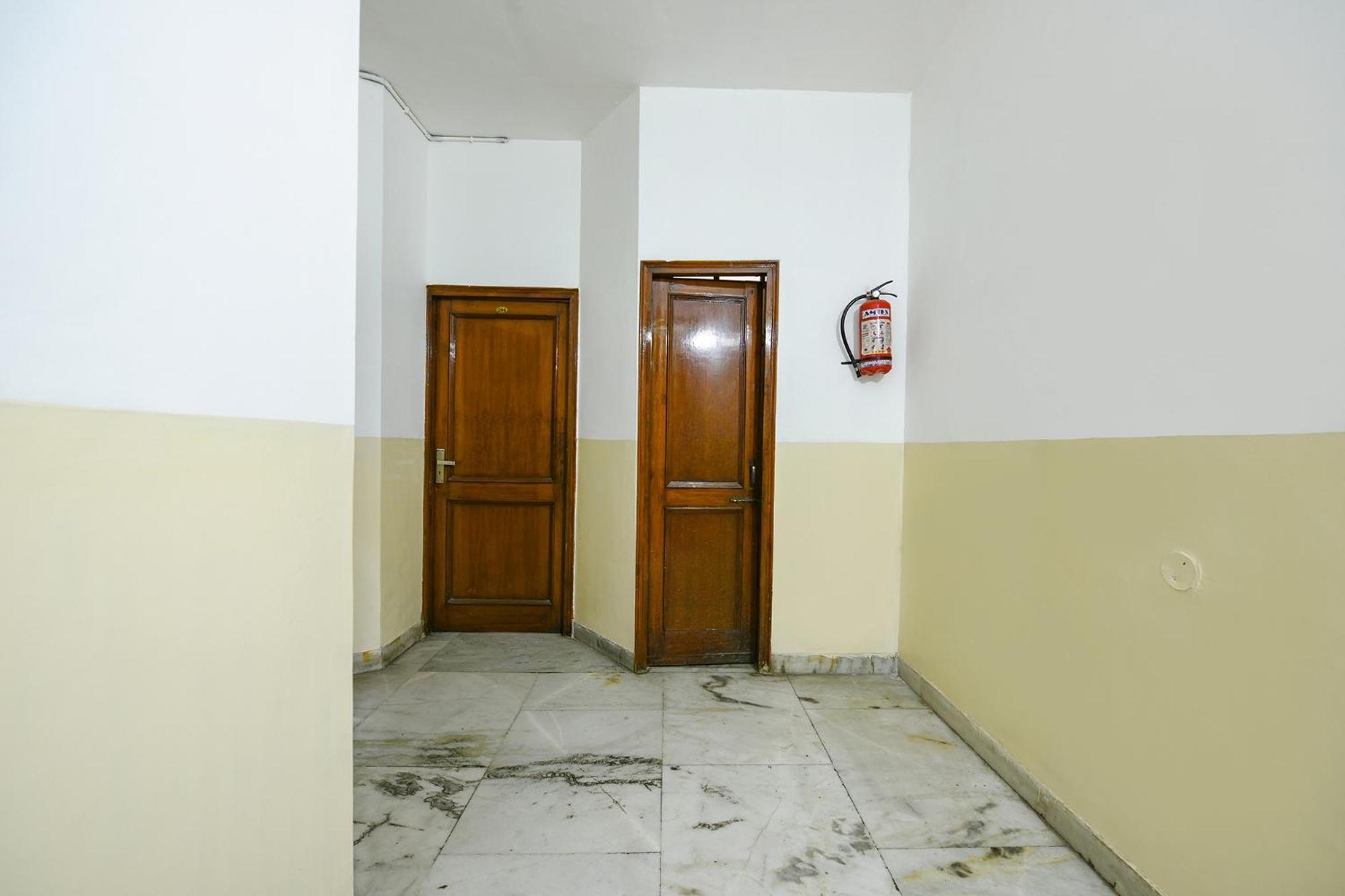 Hotel Fabexpress Skylark 2*